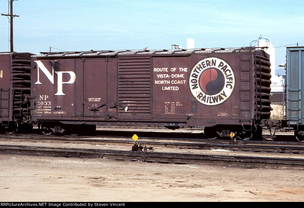 Northern Pacific 40' combo door box NP #3033